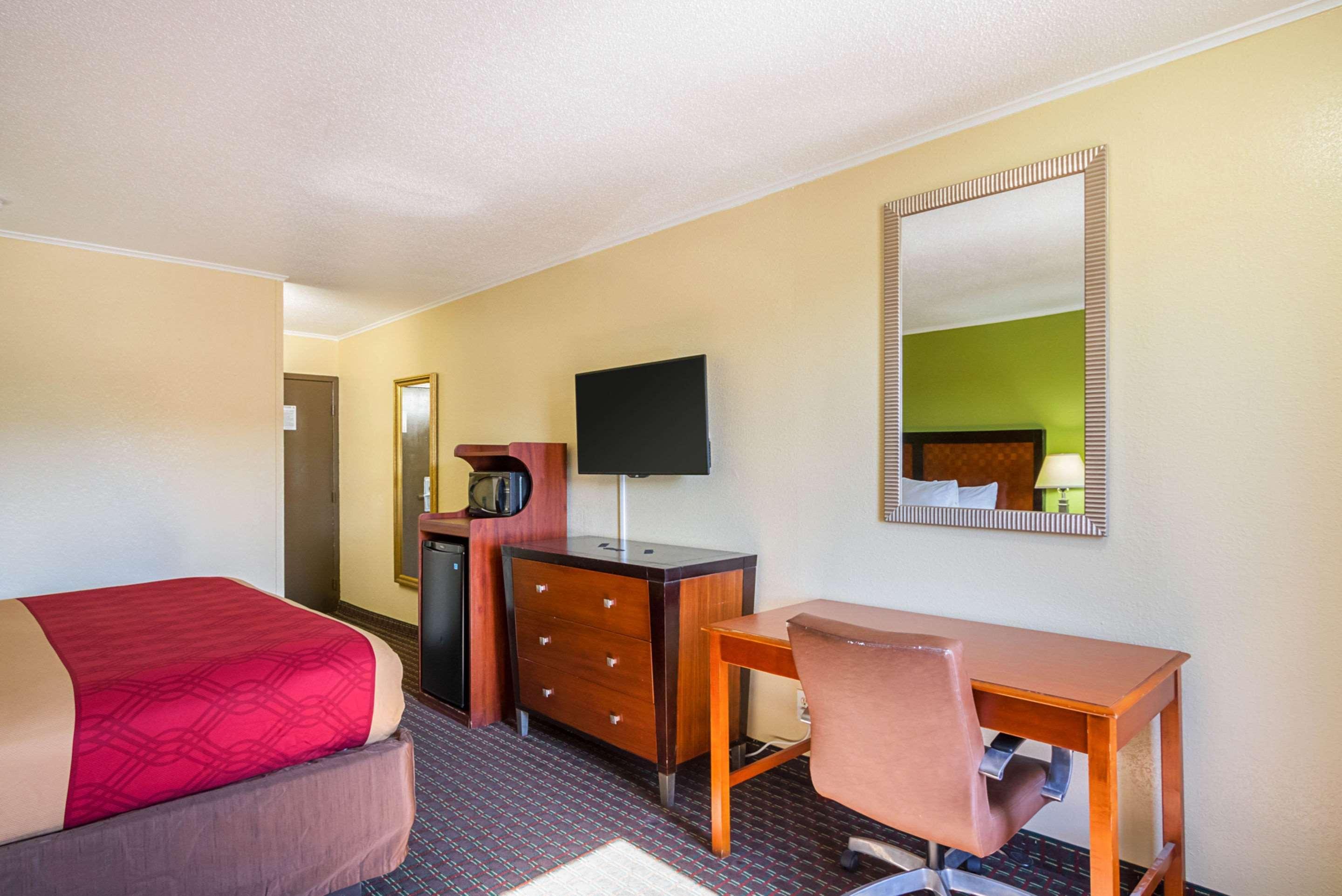 Econo Lodge Savannah Esterno foto